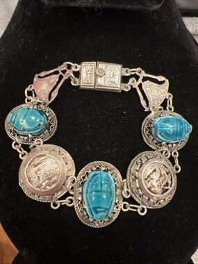 VINTAGE EGYPTIAN REVIVAL STERLING SILVER CARVED SCARAB BUG LOTUS FLOWER BRACELET